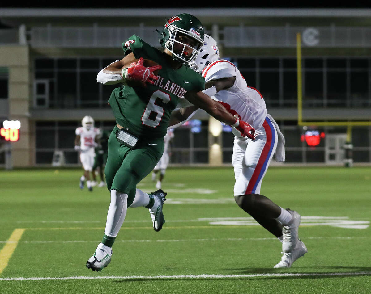 The Woodlands wide receiver Jason Williams (6) gets past Oak Ridge linebacker Porter Johnson (18) after catching a pass from wide receiver Patrick Rabel for a 35-yard touchdown in the third quarter of a District 13-6A high school football game at Woodforest Bank Stadium, Thursday, Sept. 8, 2022, in Shenandoah.
