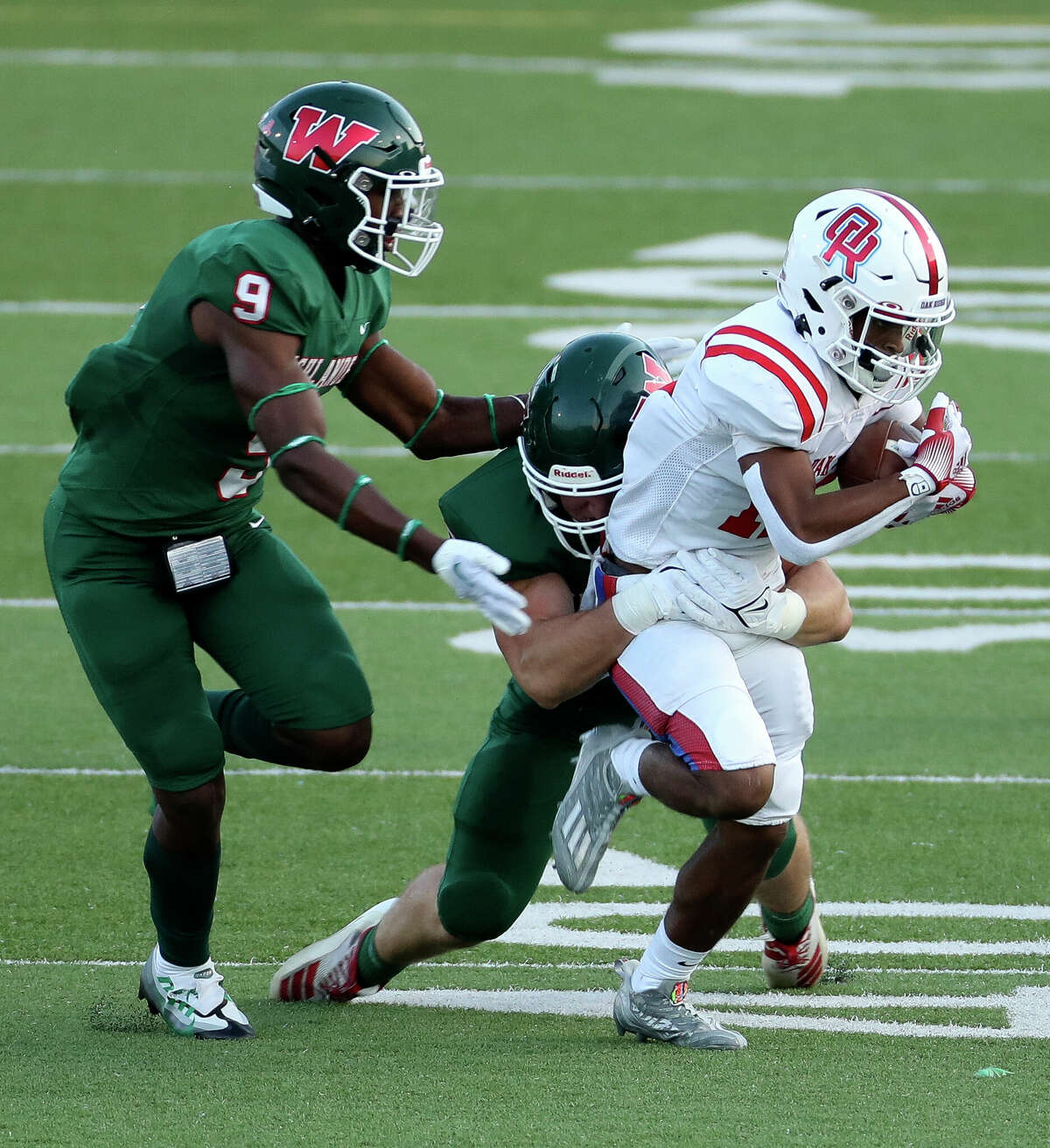The Woodlands Highlanders defeat Oak Ridge War Eagles