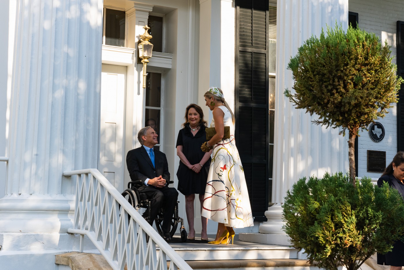Dutch minister presses Abbott on abortion during royal visit to Austin - Vimarsana News