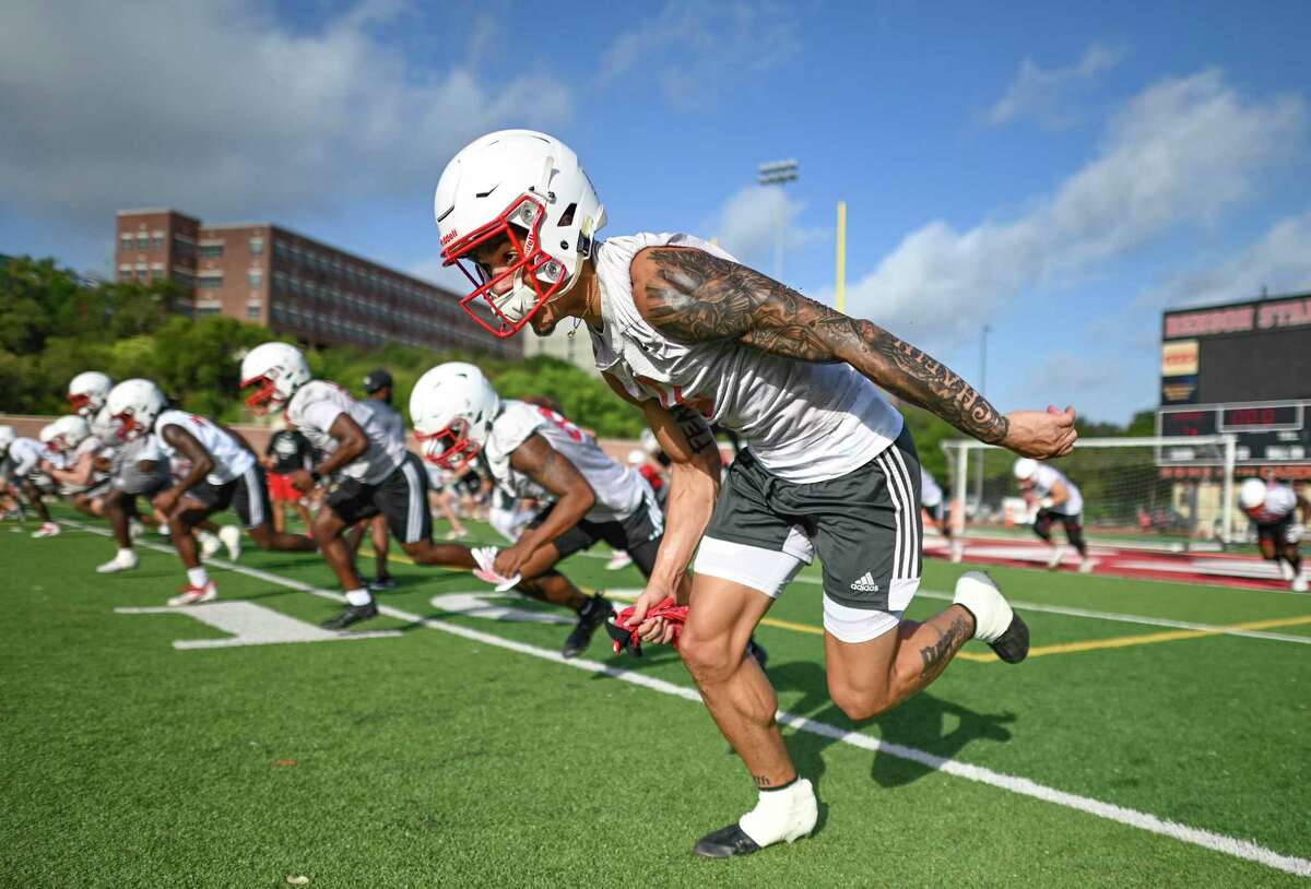 Despite challenges, Incarnate Word defense holding its own during  turnaround season