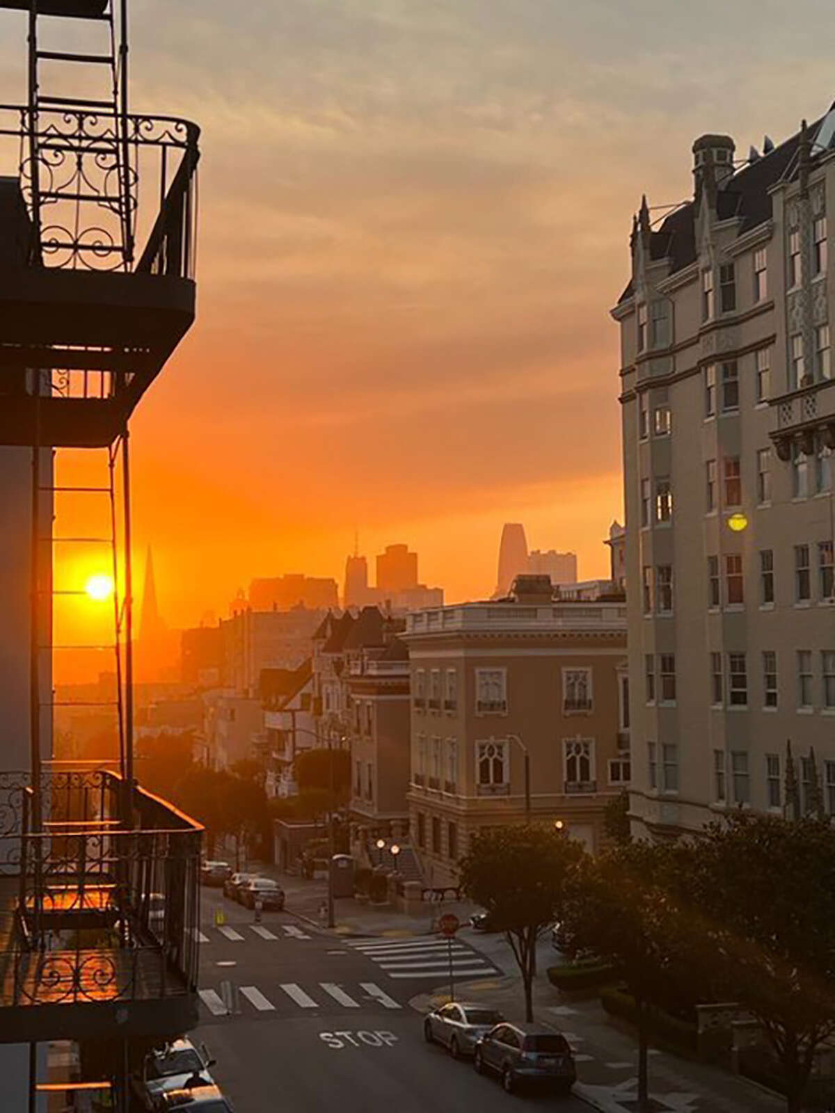 Mars-colored sunrise in San Francisco glows with the smoke from massive forest fires in California, on Friday morning, Sept. 9, 2022.Â