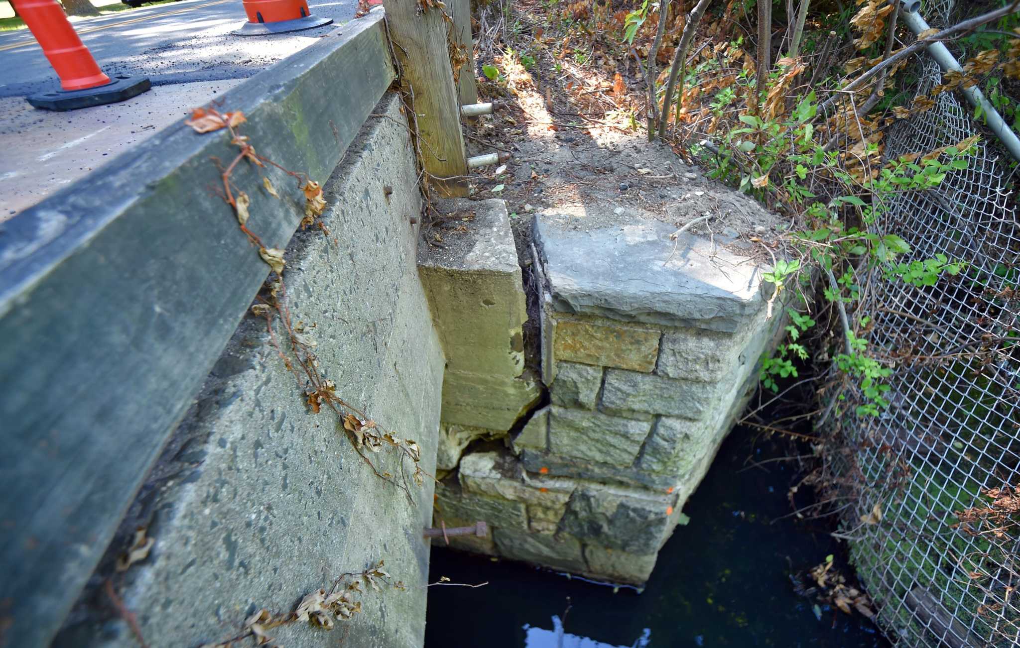 Crack in Darien's Hanson Road Bridge means it must be replaced - Vimarsana News