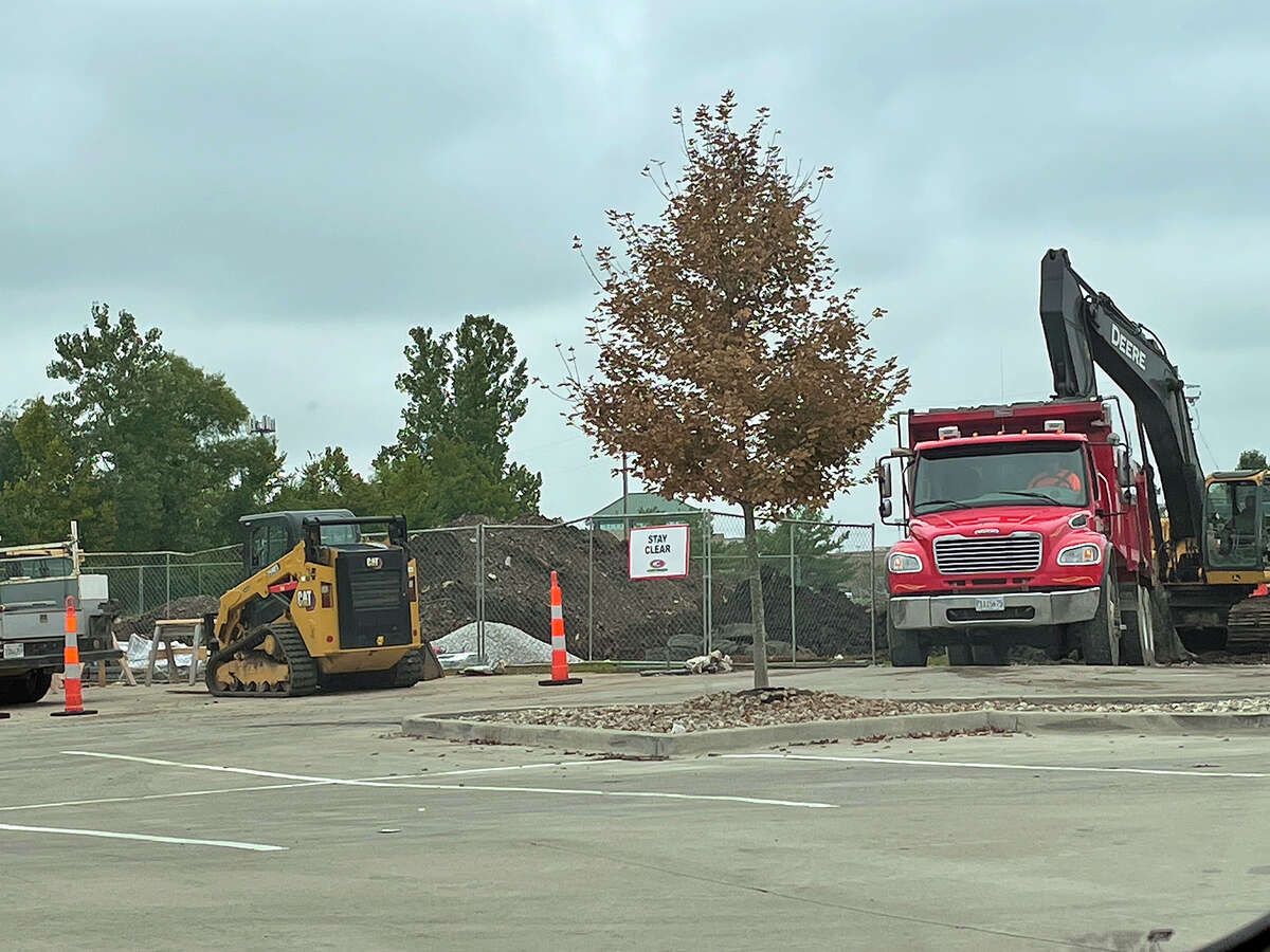 Besides the work to erect this building and its dual drive-through lanes, a restaurant will be added on the south end, next to Global Brew with its own pick-up window for the single-lane drive-through already present.