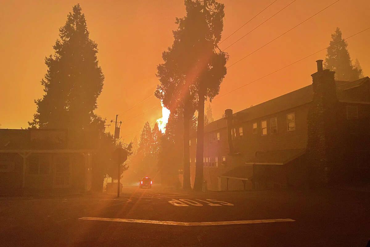 Firefighters fought the fire in foresthill on September 8, 2022, protecting the city from the Mosquito Fire.