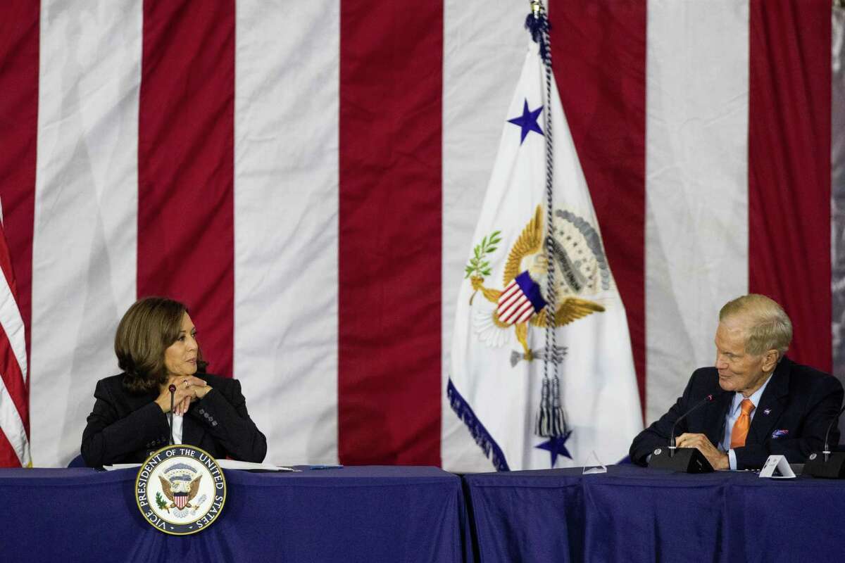 Vp Harris Visits Johnson Space Center Touting Plans For Space Jobs 8367