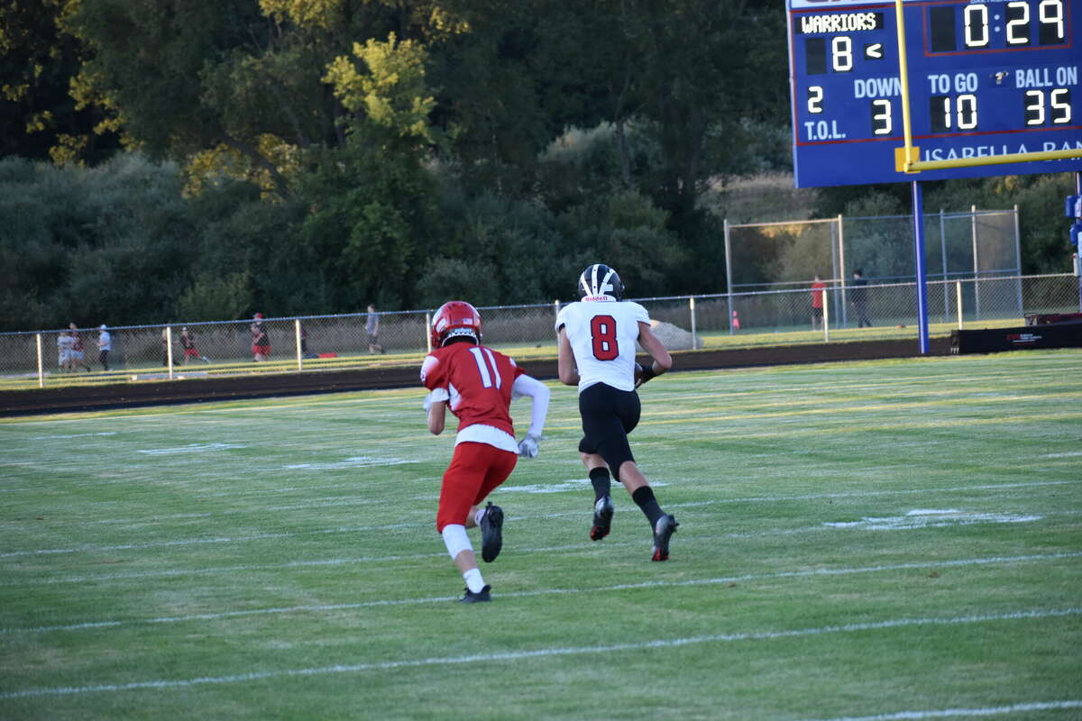 Seth Jackson return an interception 35 yards to the endzone to make it 32-8 to end the first quarter. Reed City would win 46-22.