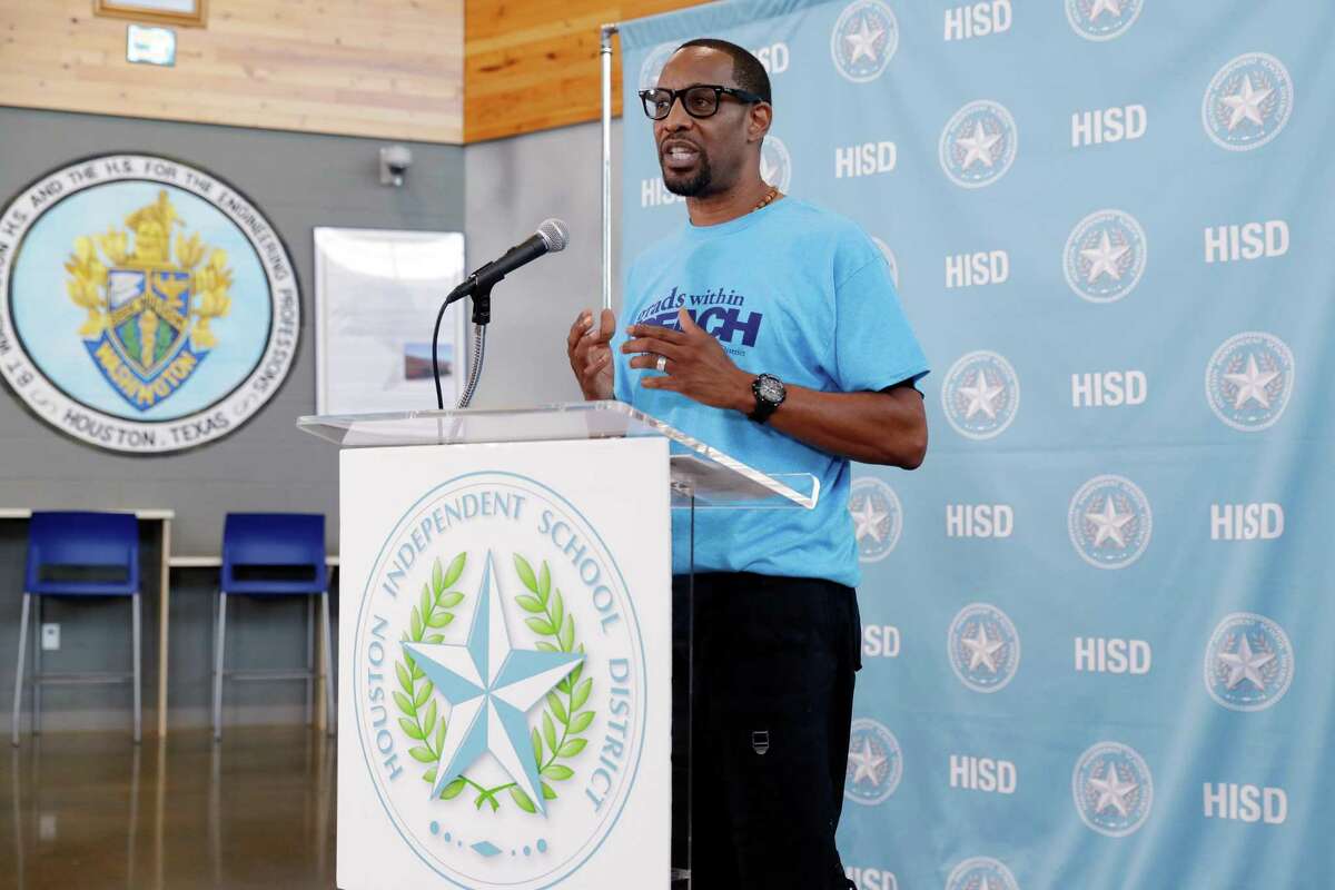 Amid a sharp enrollment decline, Houston ISD volunteers knock on doors ...