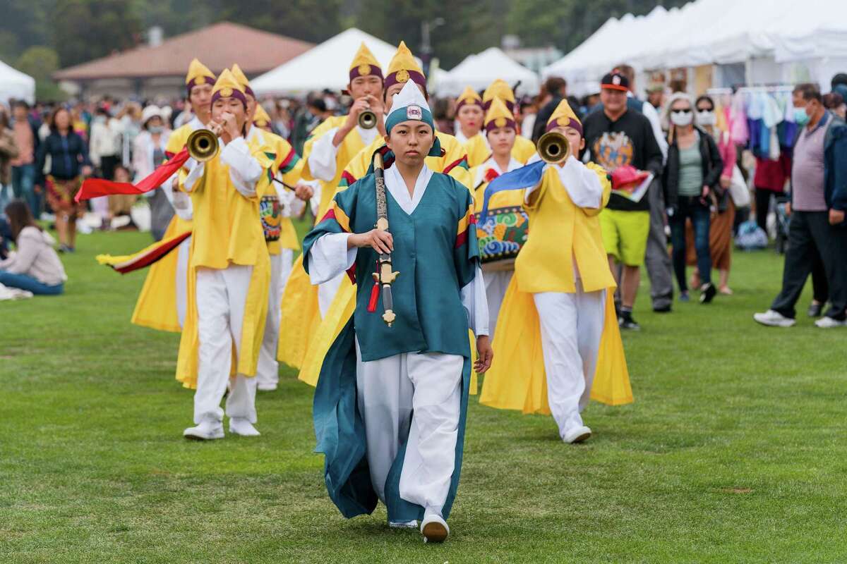 Thousands gather for Korean food and culture at midautumn moon festival