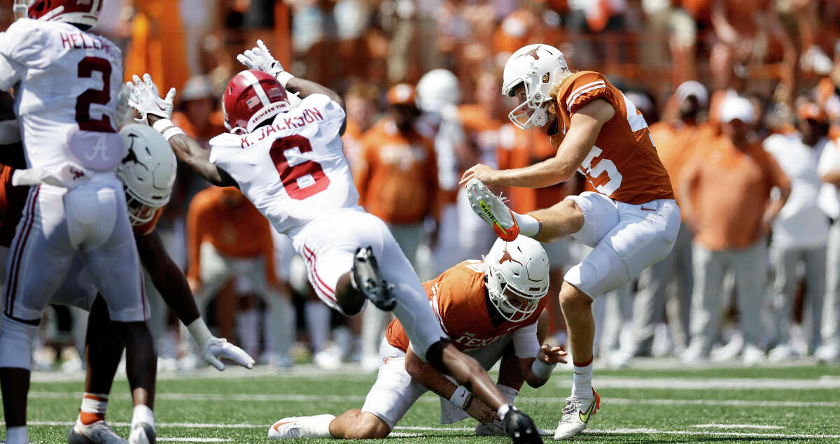 Bert Auburn #45 of the Texas Longhorns kicks a field goal to take the lead in the fourth quarter against the Alabama Crimson Tide at Darrell K Royal-Texas Memorial Stadium on September 10, 2022 in Austin, Texas. (Photo by Tim Warner/Getty Images)