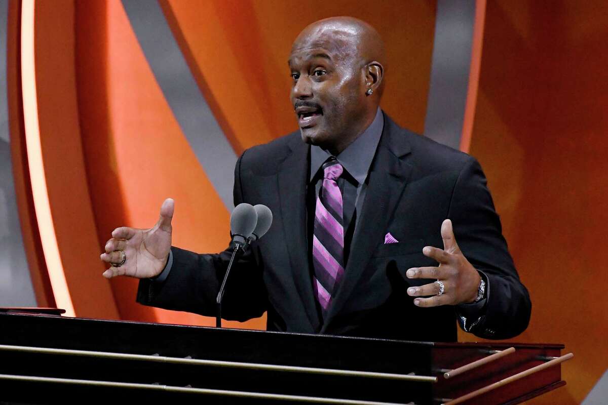 Tim Hardaway speaks during his enshrinement at the Basketball Hall of Fame, Saturday, Sept. 10, 2022, in Springfield, Mass.