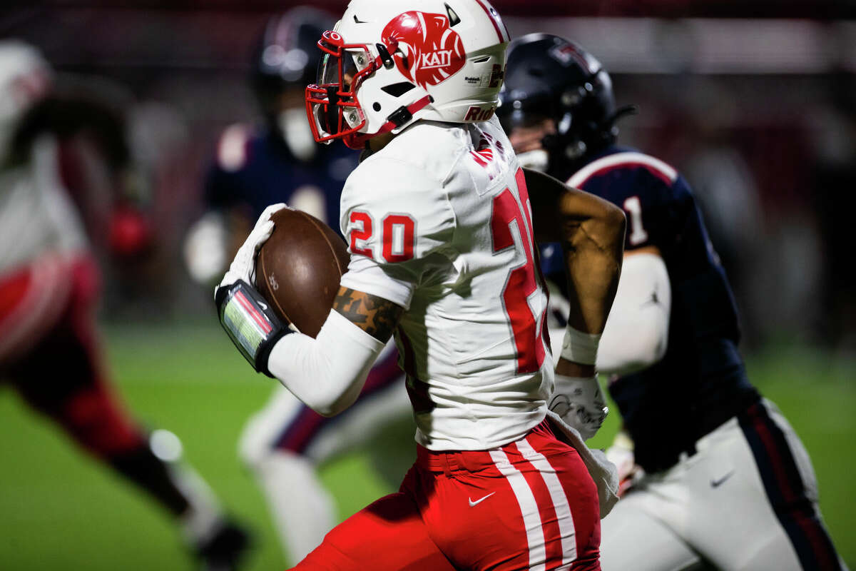 Katy Tigers defeat Tompkins Falcons in district opener