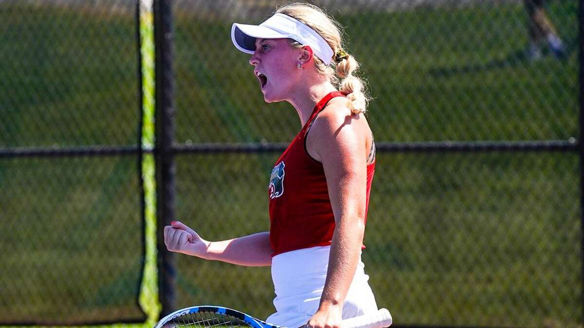 The SIUE women's tennis team got off to a good start with 17 singles wins at its invitational on Saturday in Edwardsville.