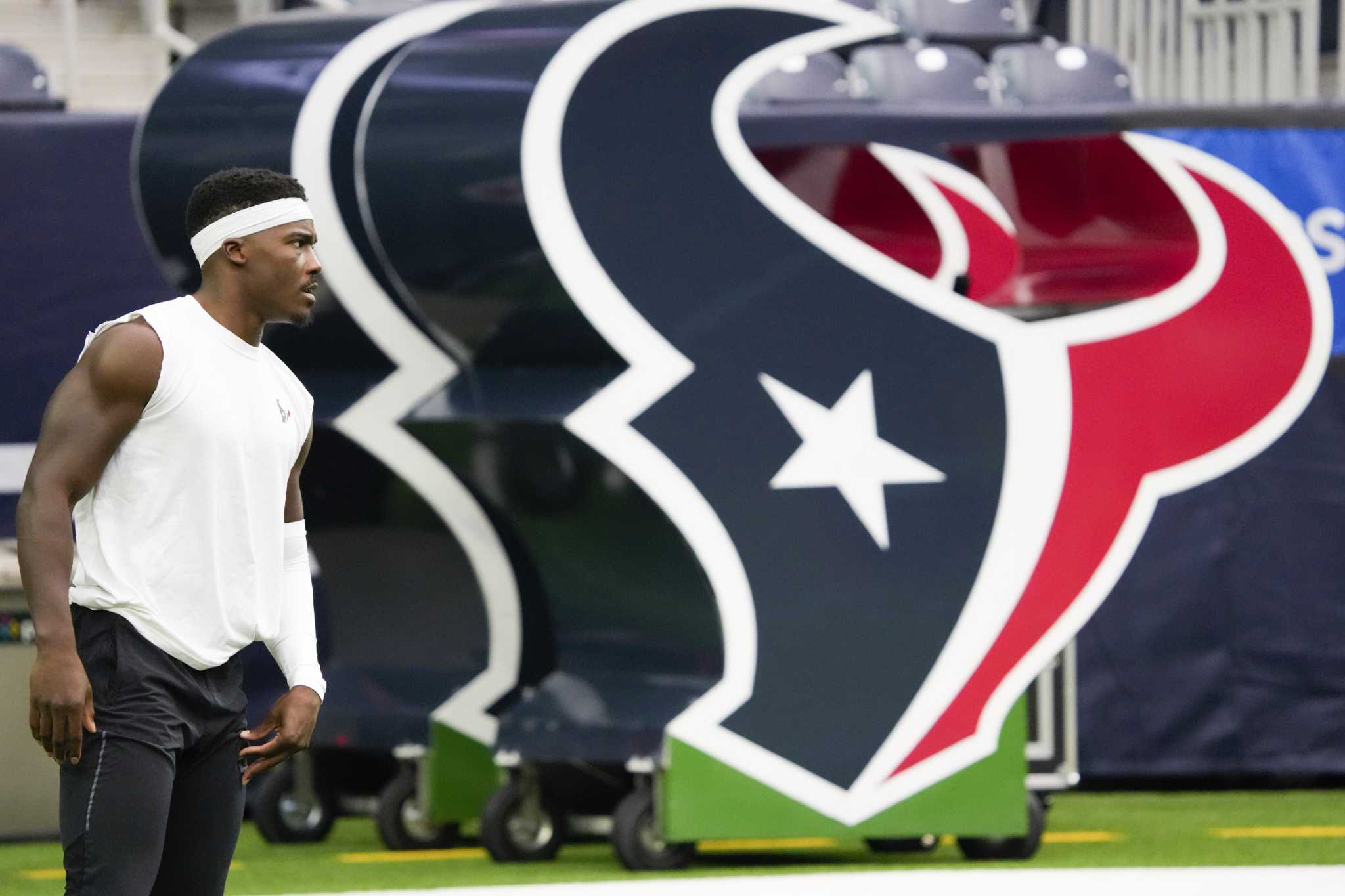 Houston Texans wide receiver Phillip Dorsett (4) during pregame warmups  before an NFL football game against the Tennessee Titans on Sunday, October  30, 2022, in Houston. (AP Photo/Matt Patterson Stock Photo - Alamy