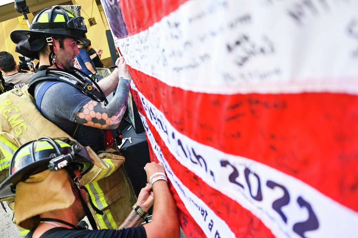 9/11 memorial Tower of Americas climb honors fallen firefighters