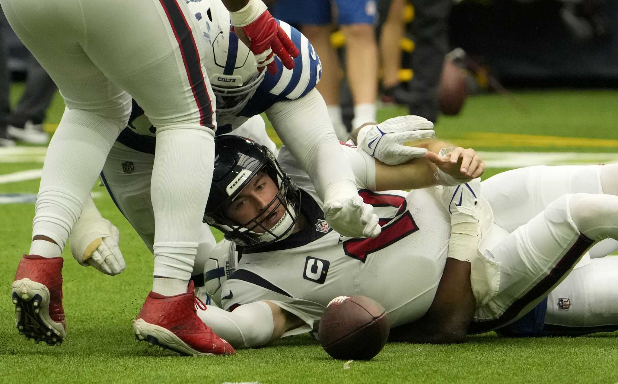 Houston Texans tight end O.J. Howard (83) warms up before an NFL