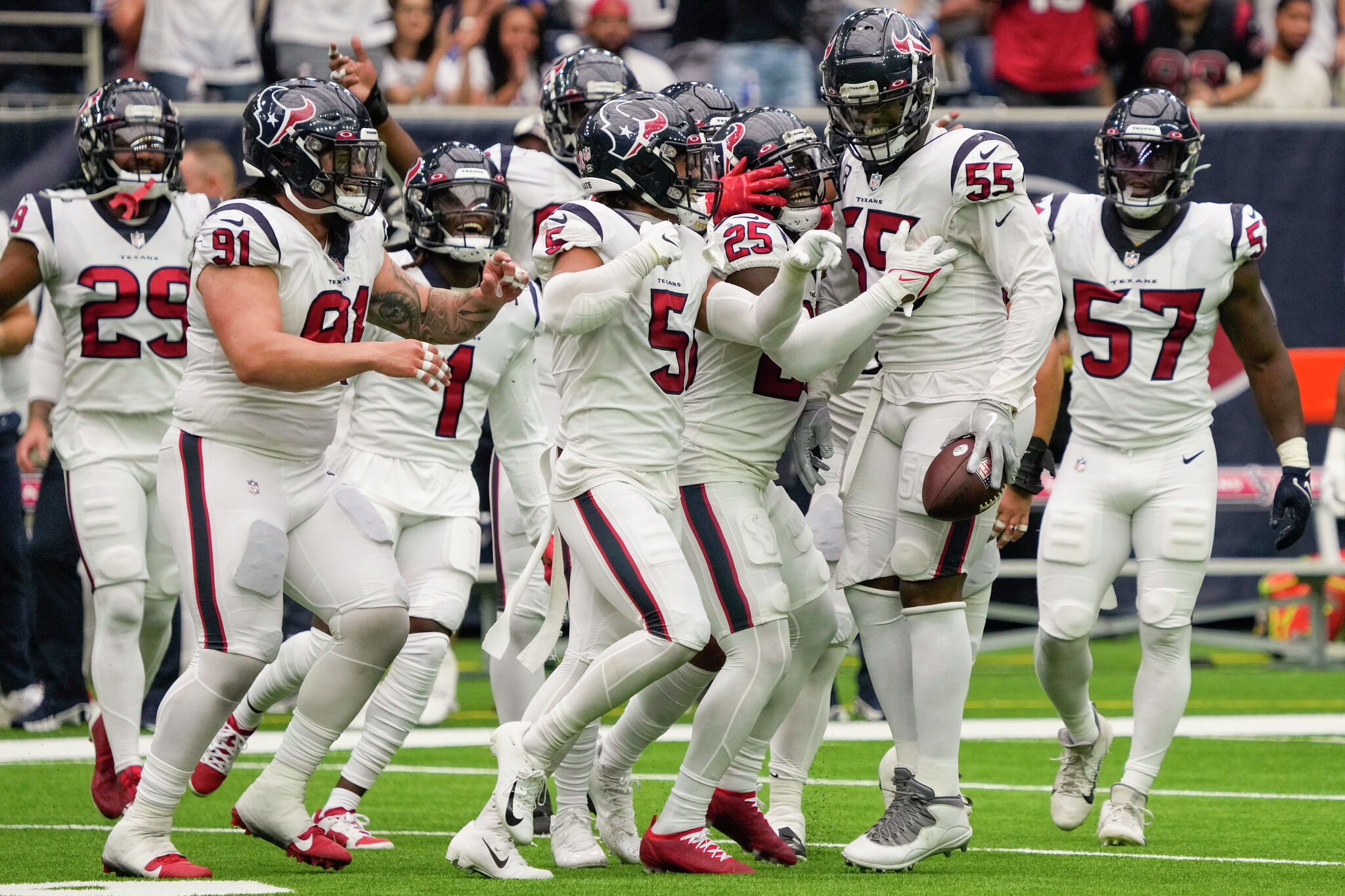 Texans first-team guard Justin McCray mentoring rookie Kenyon Green