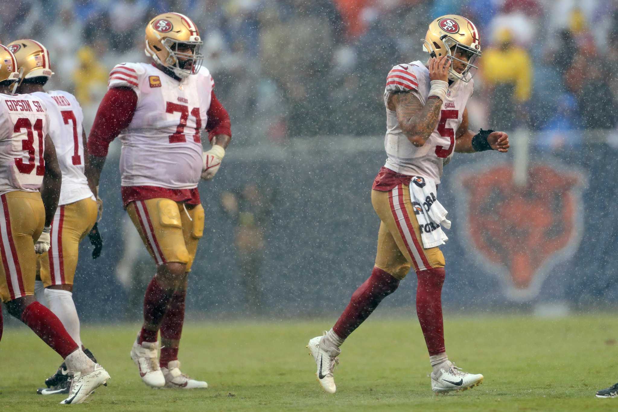 Justin Fields throws 2 TDs, Bears top 49ers 19-10 at rain-soaked Soldier  Field