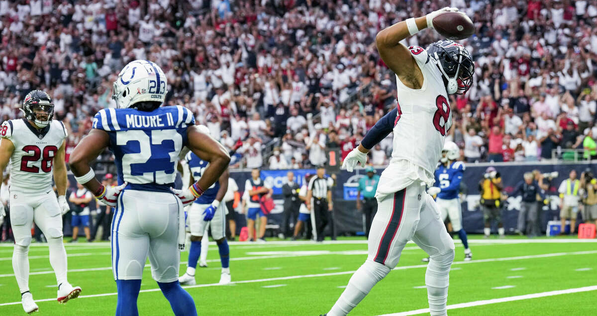 Houston Texans tight end O.J. Howard (83) celebrates his 16-yard touchdown reception against the Indianapolis Colts during the first half of an NFL football game Sunday, Sept. 11, 2022, in Houston.