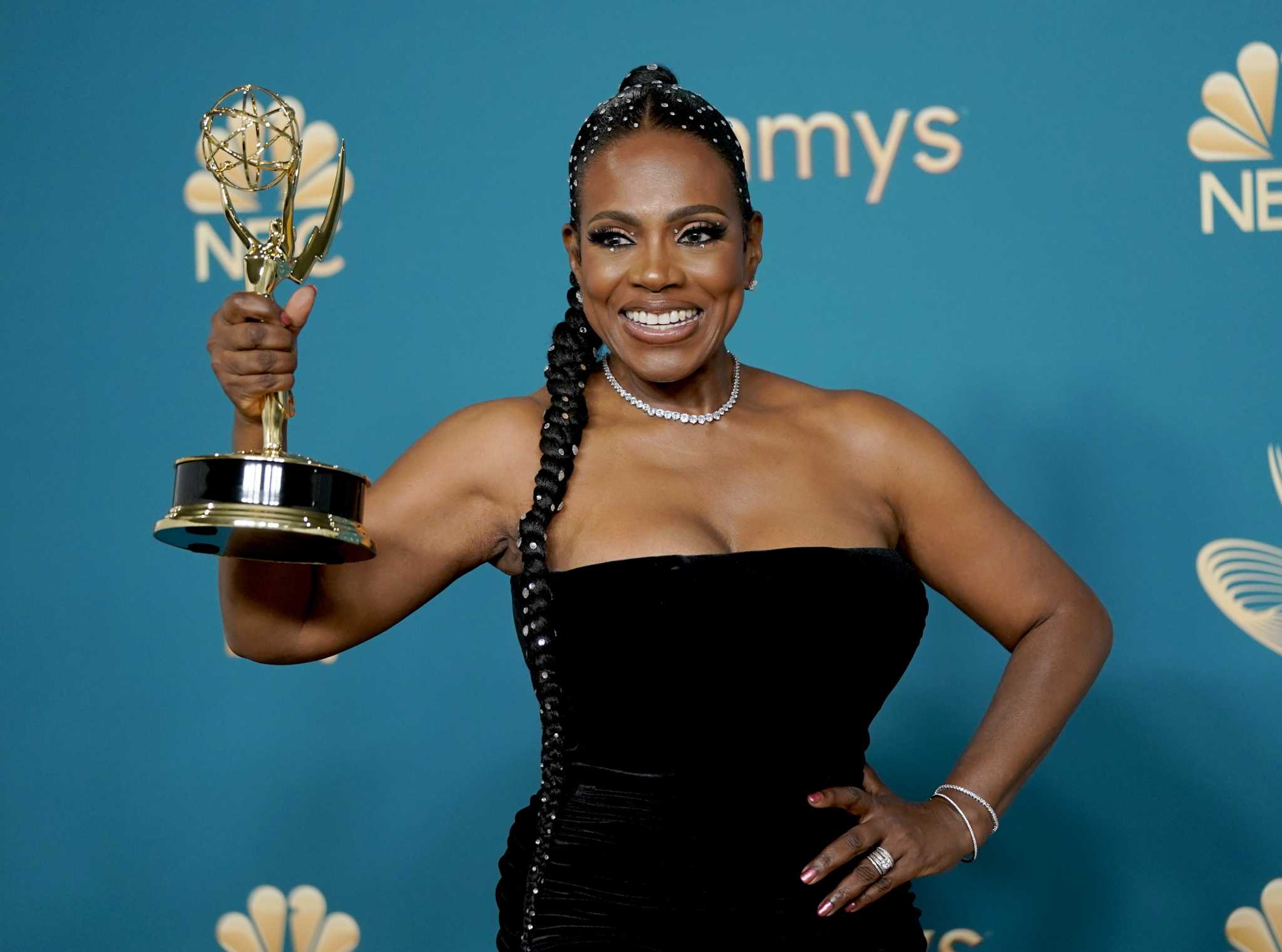Sheryl Lee Ralph, 66, 1st-time nominee, wins Emmy award - Vimarsana News