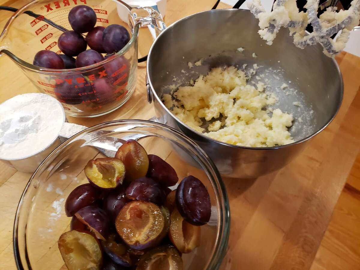 Marian Burros’ simple plum tart recipe is easy, delicious, and impressive, while its bullet-proof elegance is readily adaptable. 