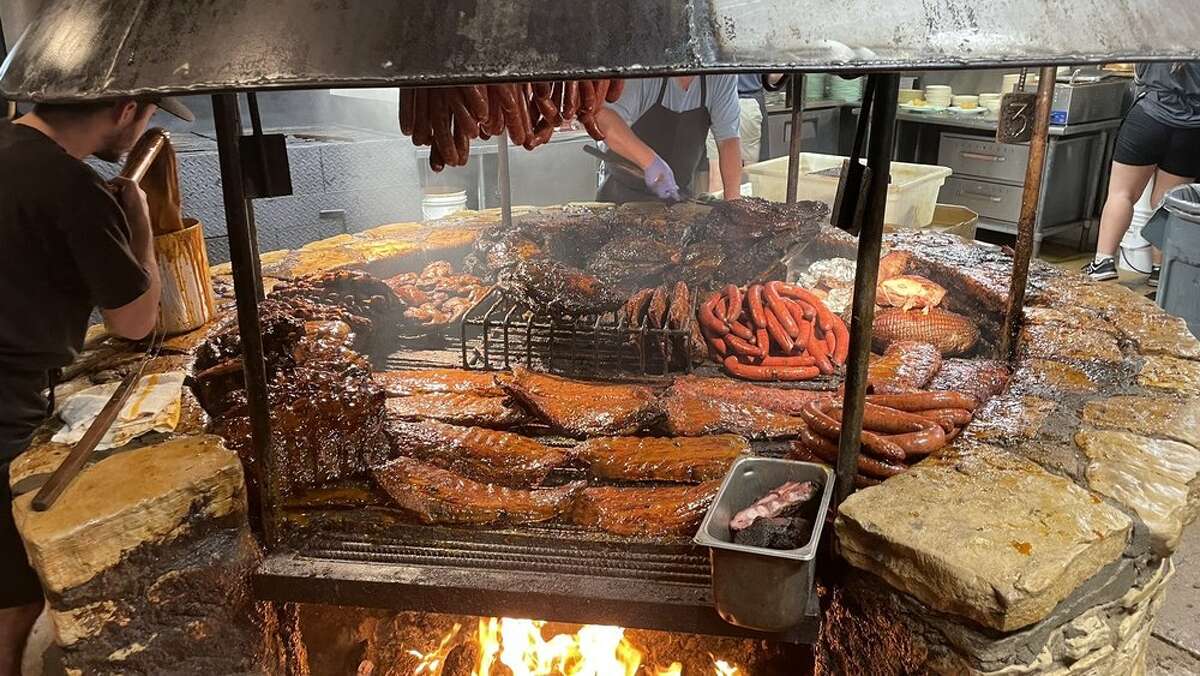 Le grill de Salt Lick BBQ à Driftwood, Texas.