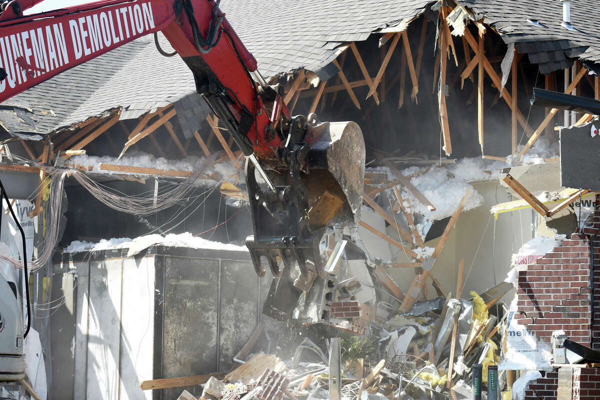 Demolition started this week on a former The Bank of Edwardsville building at 4200 State Route 159 in Glen Carbon near Walgreens and Scooter's Coffee. In November 2021, the Glen Carbon village trustees approved for the Metro East's first Discount Tire store to be built at the location.