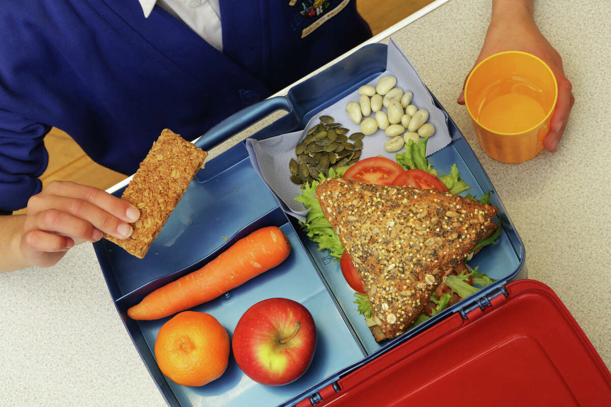 Should your child bring or buy school lunch to save money? You'll have to consider shopping habits, your child's palate and much more to find out what's most cost-effective.
