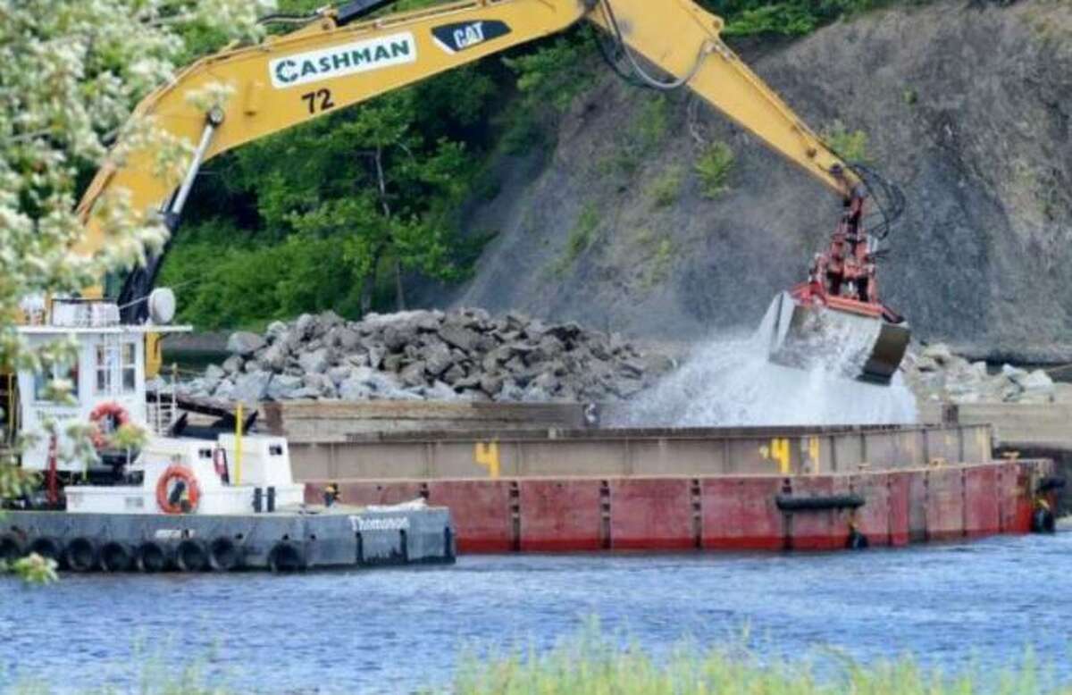 General Electric, which dredged the upper Hudson for PCBs a year ago has agreed to study the lower Hudson from Troy to New York City for contaminants as well.