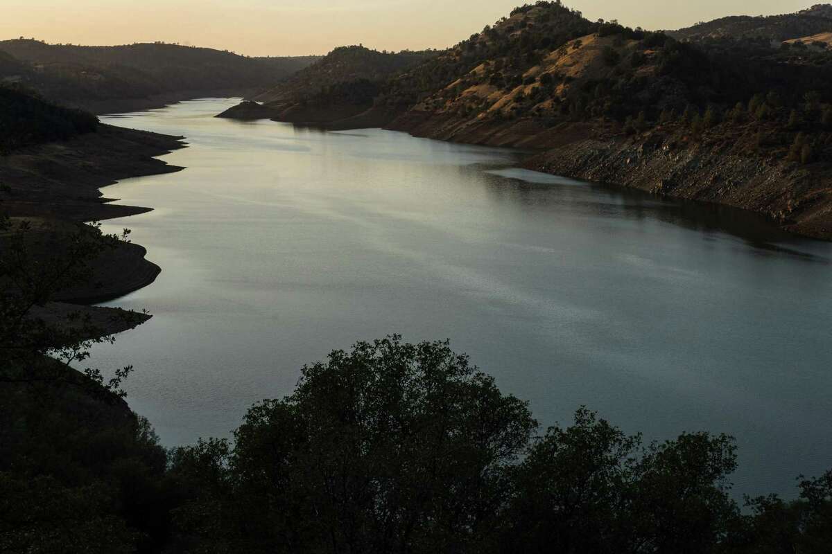 图奥勒姆县的唐佩德罗水库(Don Pedro Reservoir)是加州三大水库之一，今年冬天已经超过了历史平均储水量。