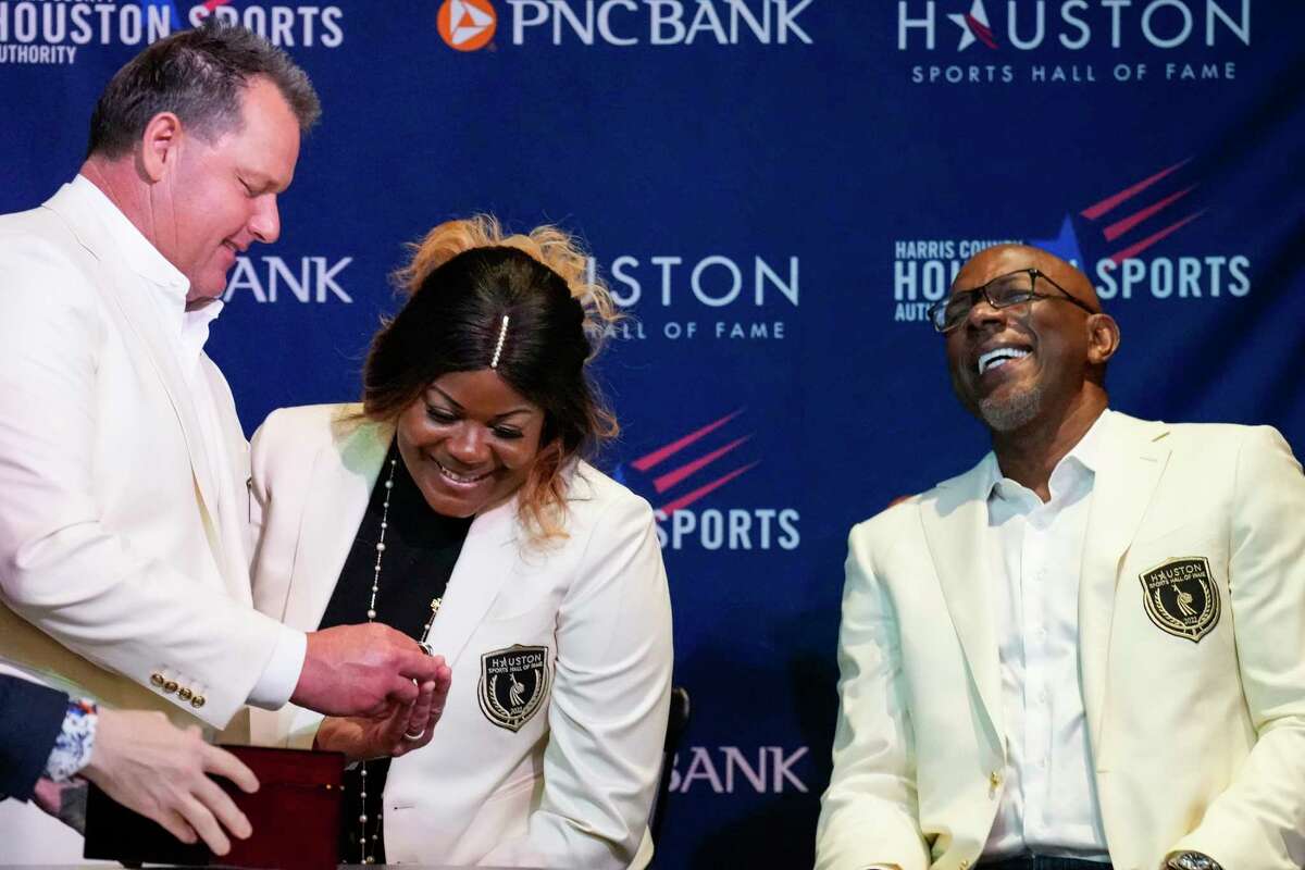 Roger Clemens, left, shows off his ring to fellow inductees, Sheryl Swoopes and Clyde Drexler during the Ring Ceremony and Walk of Fame Unveiling for the Houston Sports Hall of Fame Class of 2022 Tuesday, Sept. 13, 2022 in Houston.