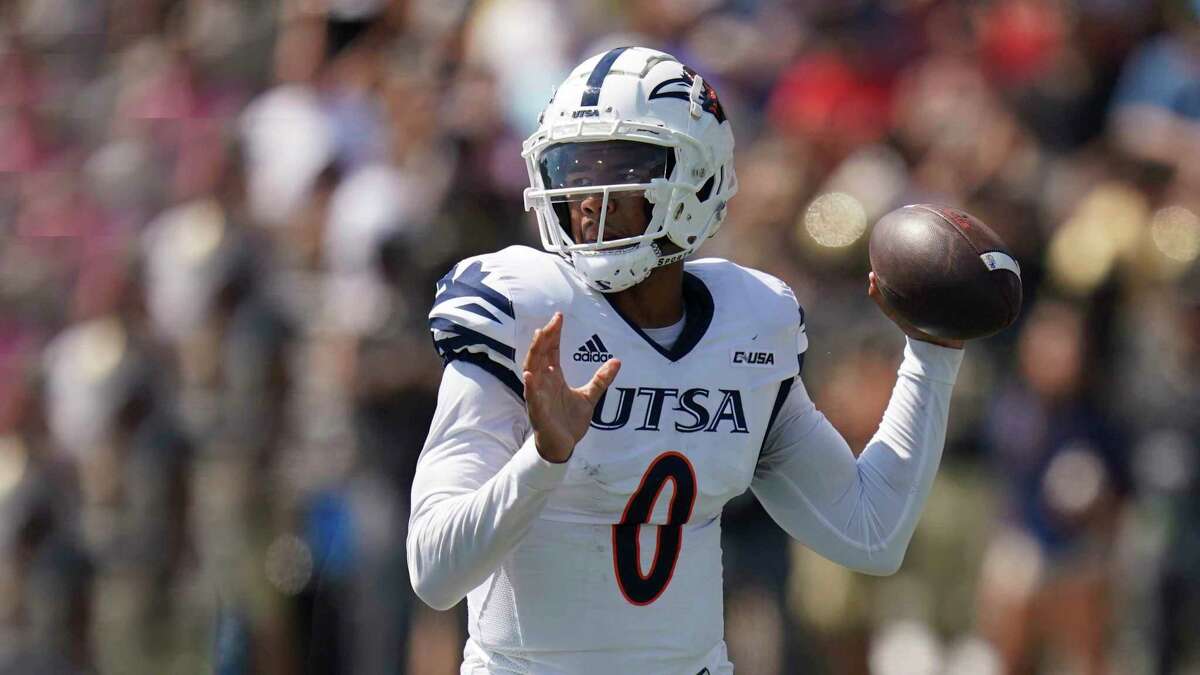 UTSA quarterback Frank Harris’ deep well of experience in Jeff Traylor’s offense is the kind of advantage a smaller program needs to exploit in order to compete with the money and top-flight recruits a school like Texas will always have.
