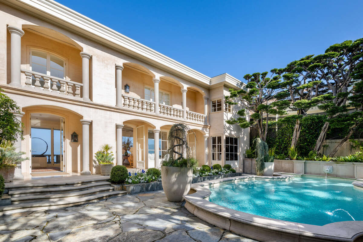 Sea Cliff mansion with beach access for sale for 32 million