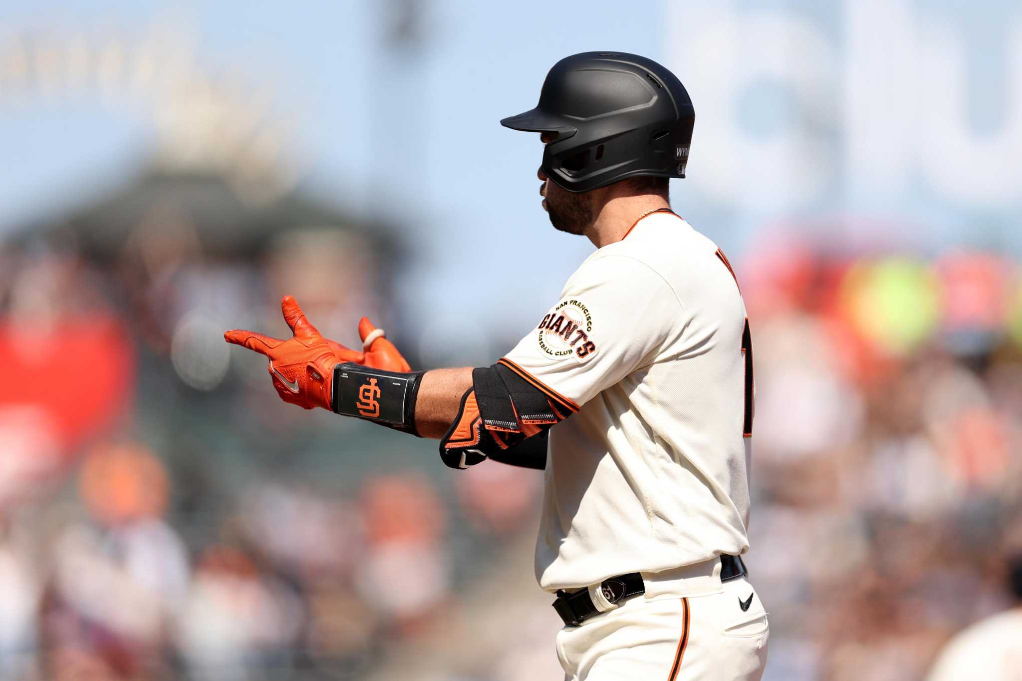 LOOK: Giants' Carlos Rodon kicks bat in dugout that hits teammate