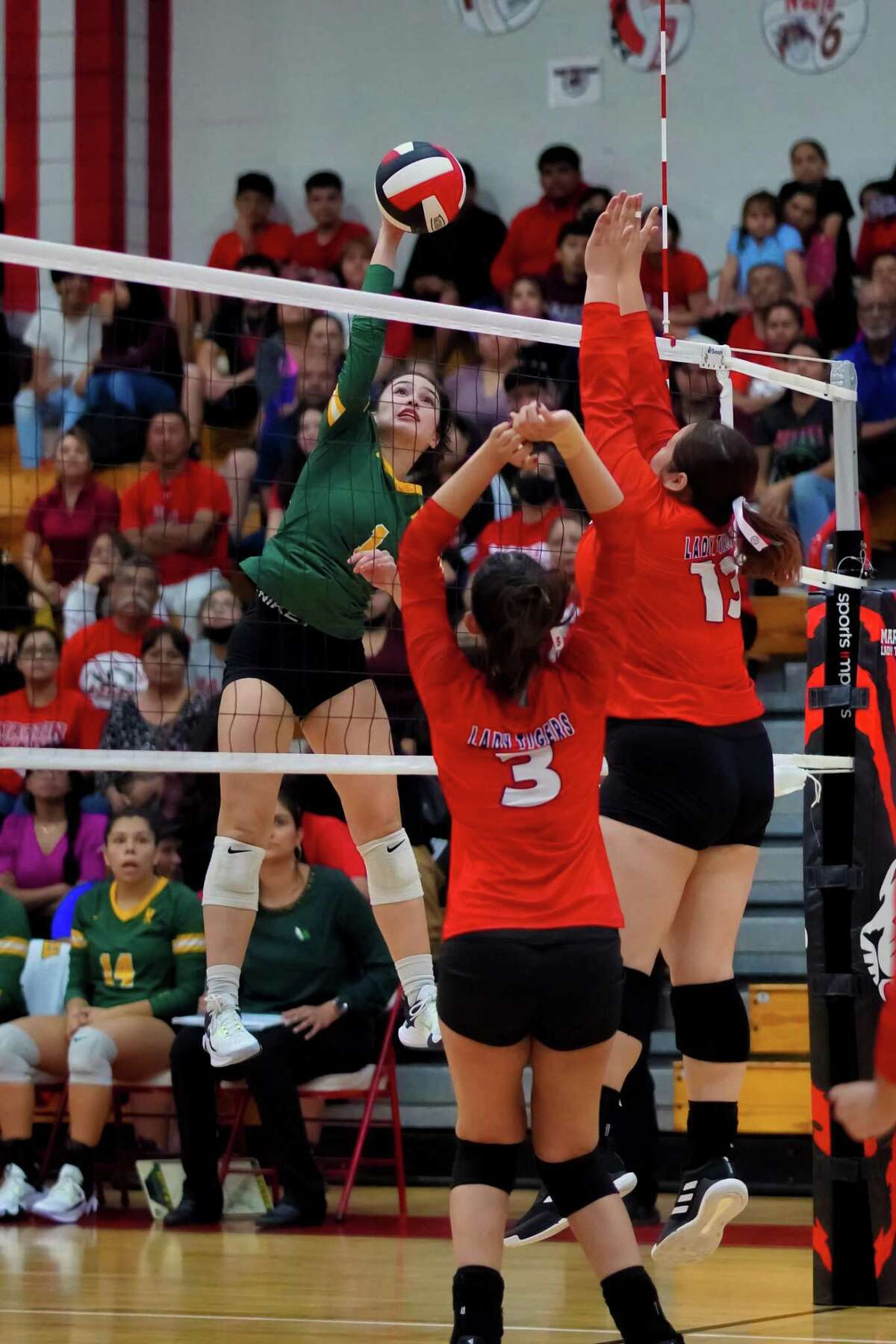 The Nixon Lady Mustangs swept the Martin Lady Tigers on Tuesday.