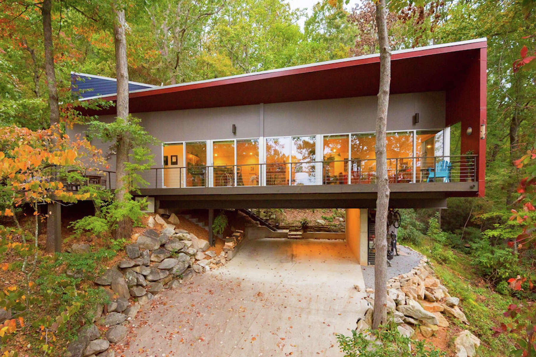 This modern 'treehouse' near Asheville is the perfect family escape