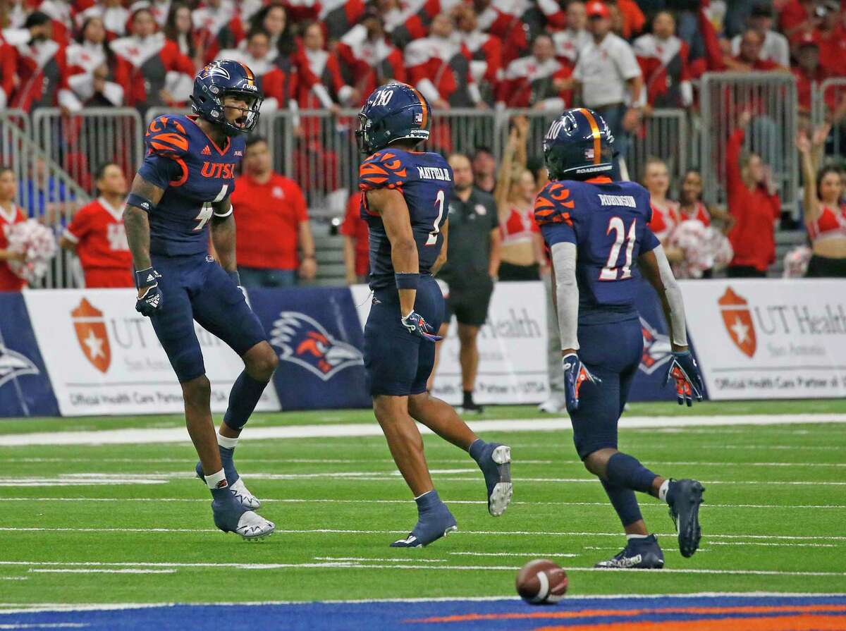 UTSA Roadrunners safety Clifford Chattman (4) celebrates with teammates after a defensive stop on Houston Cougars on Saturday, Sept. 3, 2022 at the Alamodome.