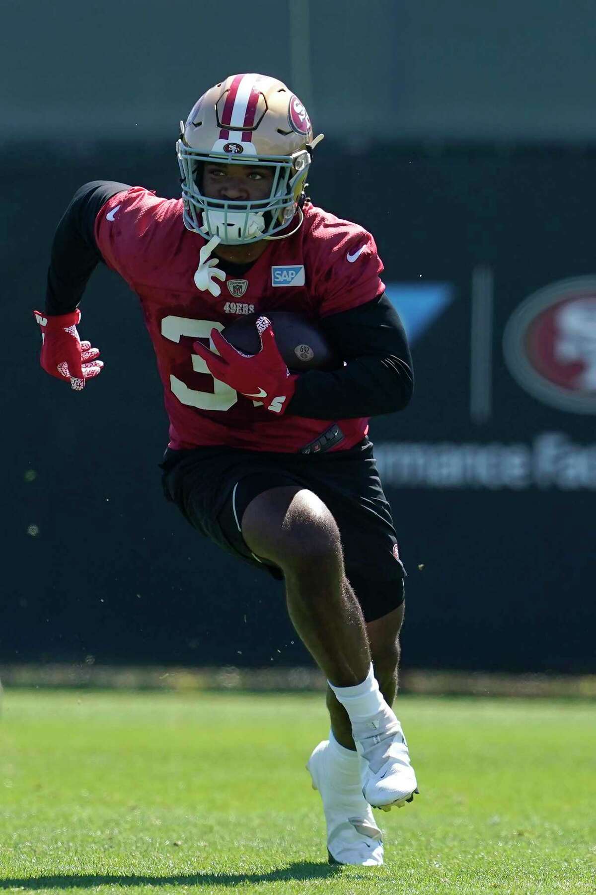 San Francisco 49ers' Ty Davis-Price takes part in drills at the NFL football team's practice facility in Santa Clara, Calif., Thursday, Sept. 1, 2022. (AP Photo/Jeff Chiu)