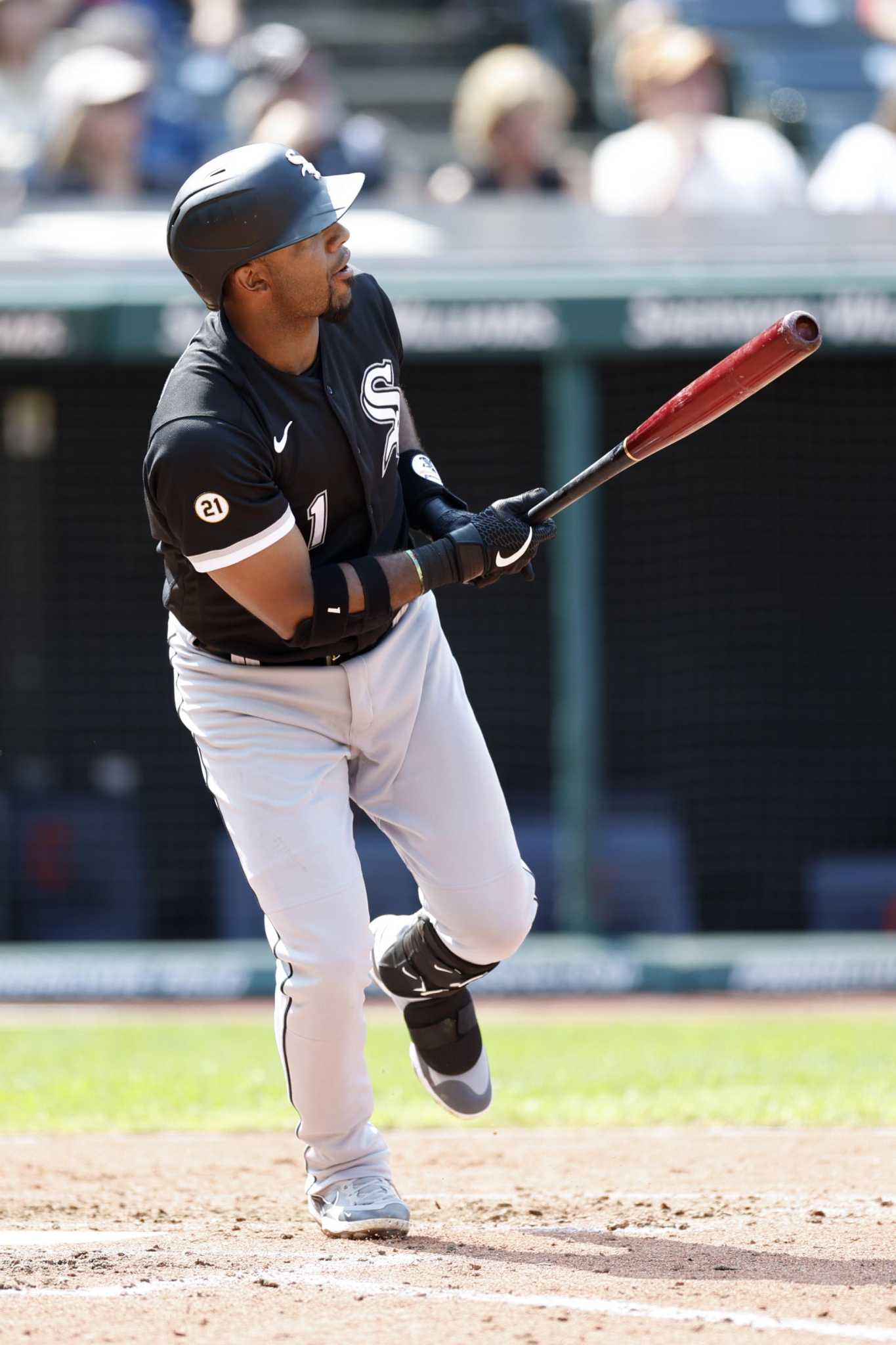 White Sox pound 5 homers, rock Central-leading Guardians 8-2