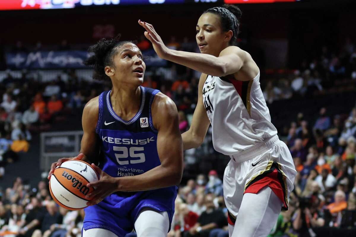 UNCASVILLE, CONNECTICUT - SEPTEMBER 15: Alyssa Thomas #25 of the Connecticut Sun looks to shoot against Kiah Stokes #41 of the Las Vegas Aces in the fourth quarter during Game Three of the 2022 WNBA Finals at Mohegan Sun Arena on September 15, 2022 in Uncasville, Connecticut. (Photo by Maddie Meyer/Getty Images)