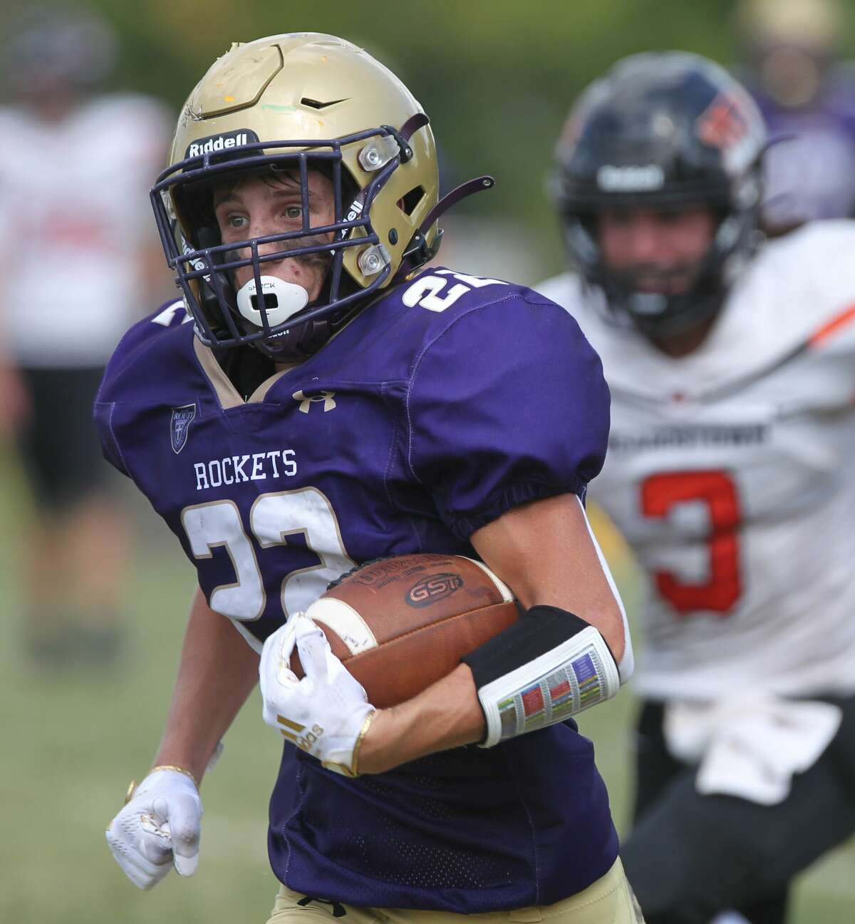 Routt's Aiden Lahey carries the ball in a football game against Beardstown last Saturday in Jacksonville.