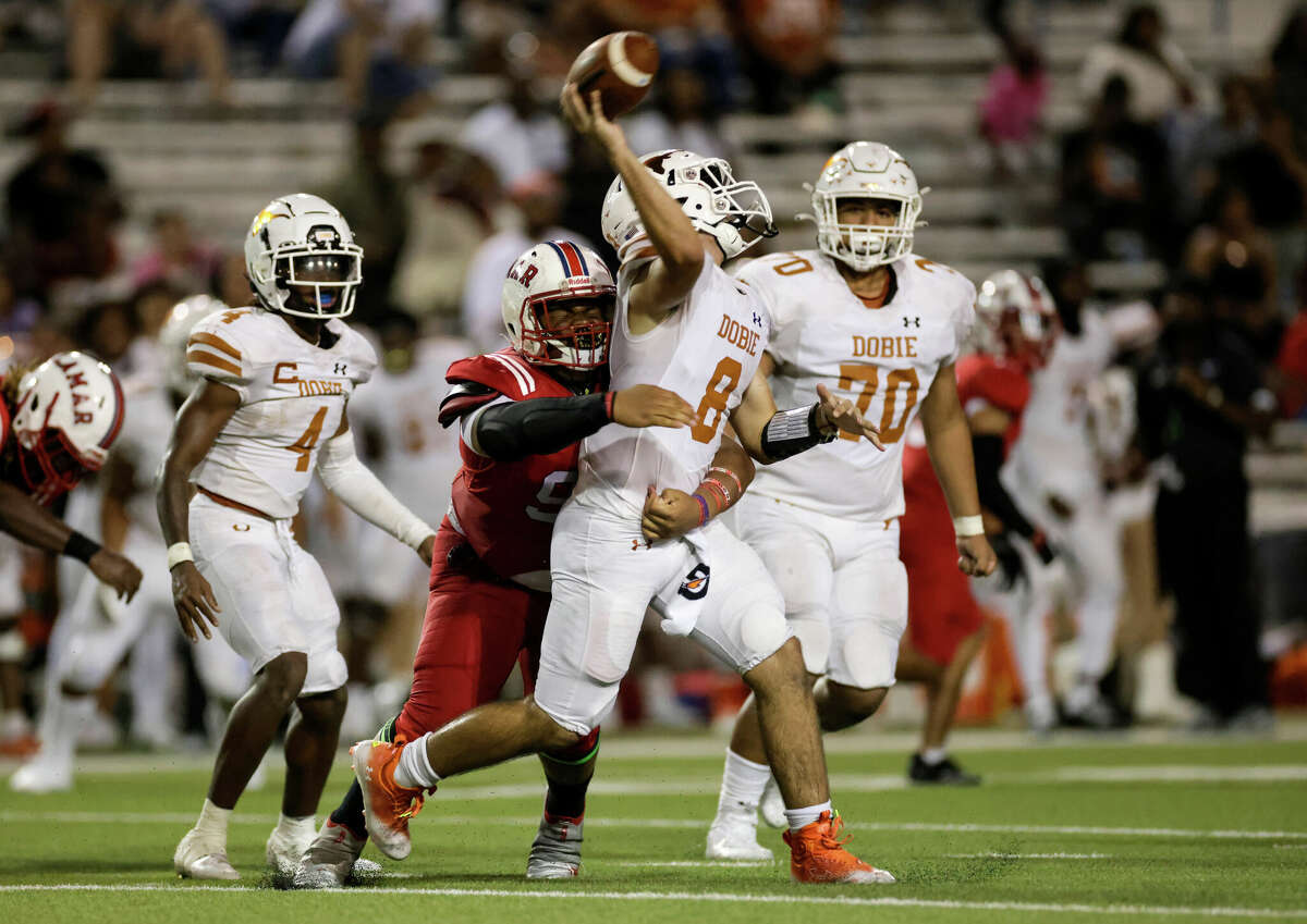 Lamar Texans rout Dobie Longhorns, cap nondistrict schedule