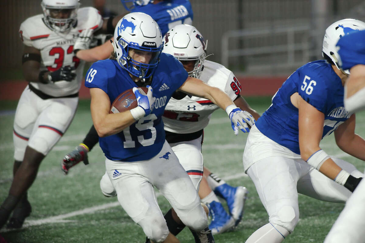 Story photo for Friendswood needs a victory over Angleton to keep its playoff hopes alive.