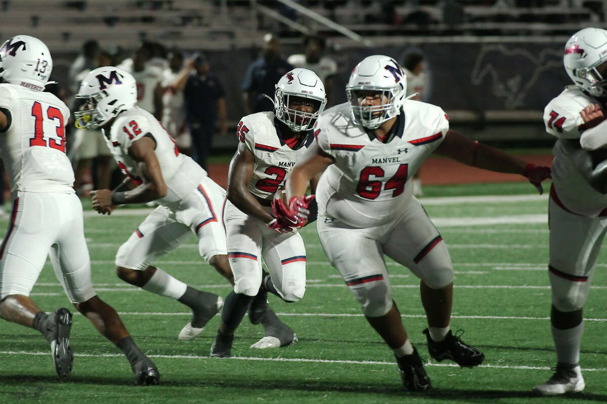 Manvel faces No. 10 Foster in a District 10-5A Division I matchup Friday. 