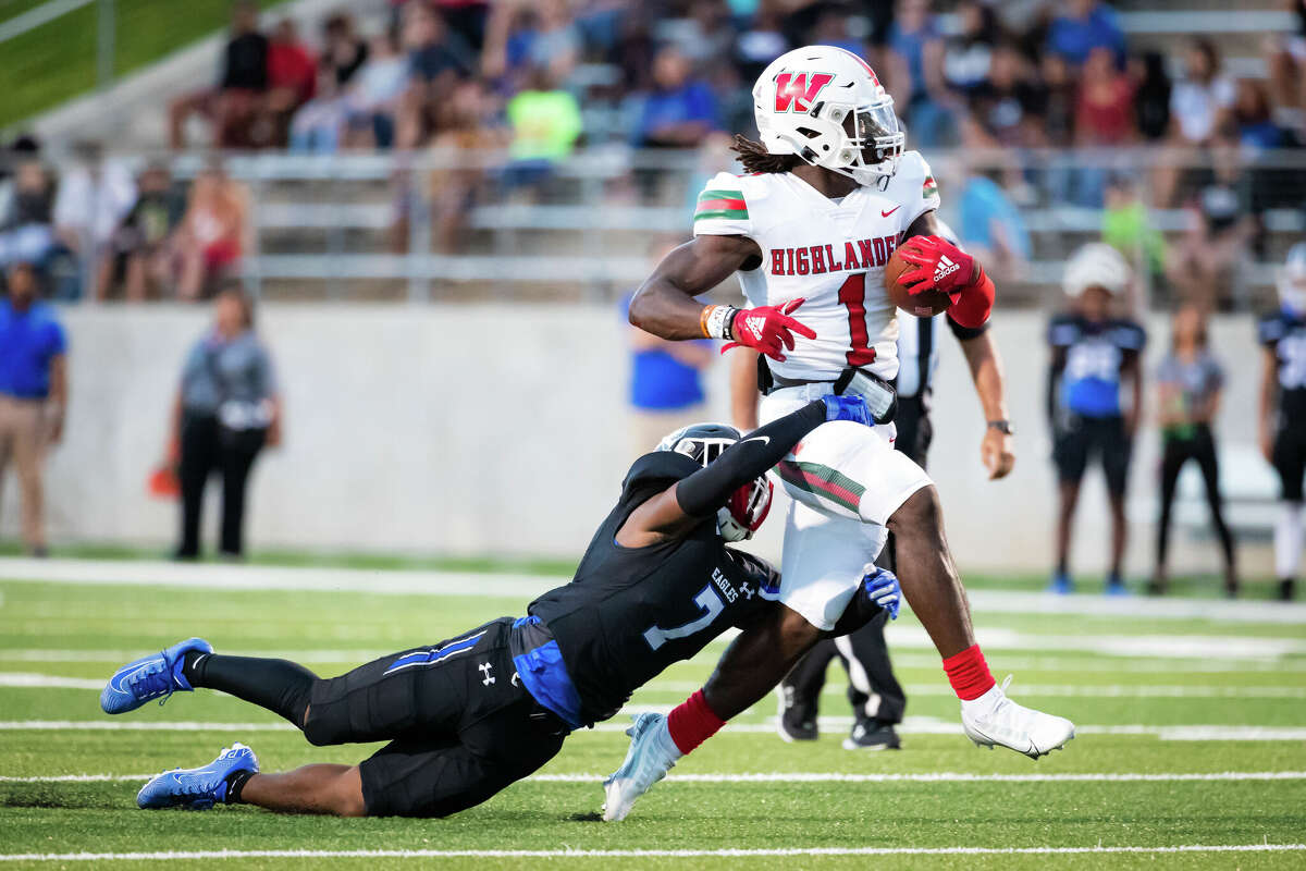 New Caney Eagles defeat The Woodlands Highlanders