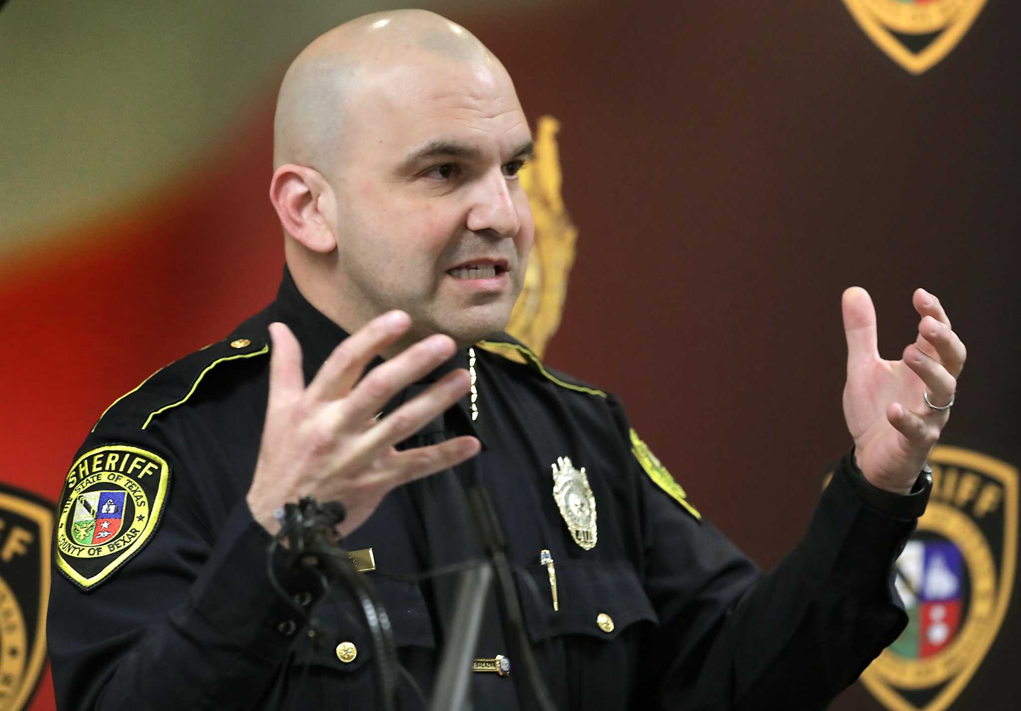 Bexar County sheriff praised for investigating migrant flights