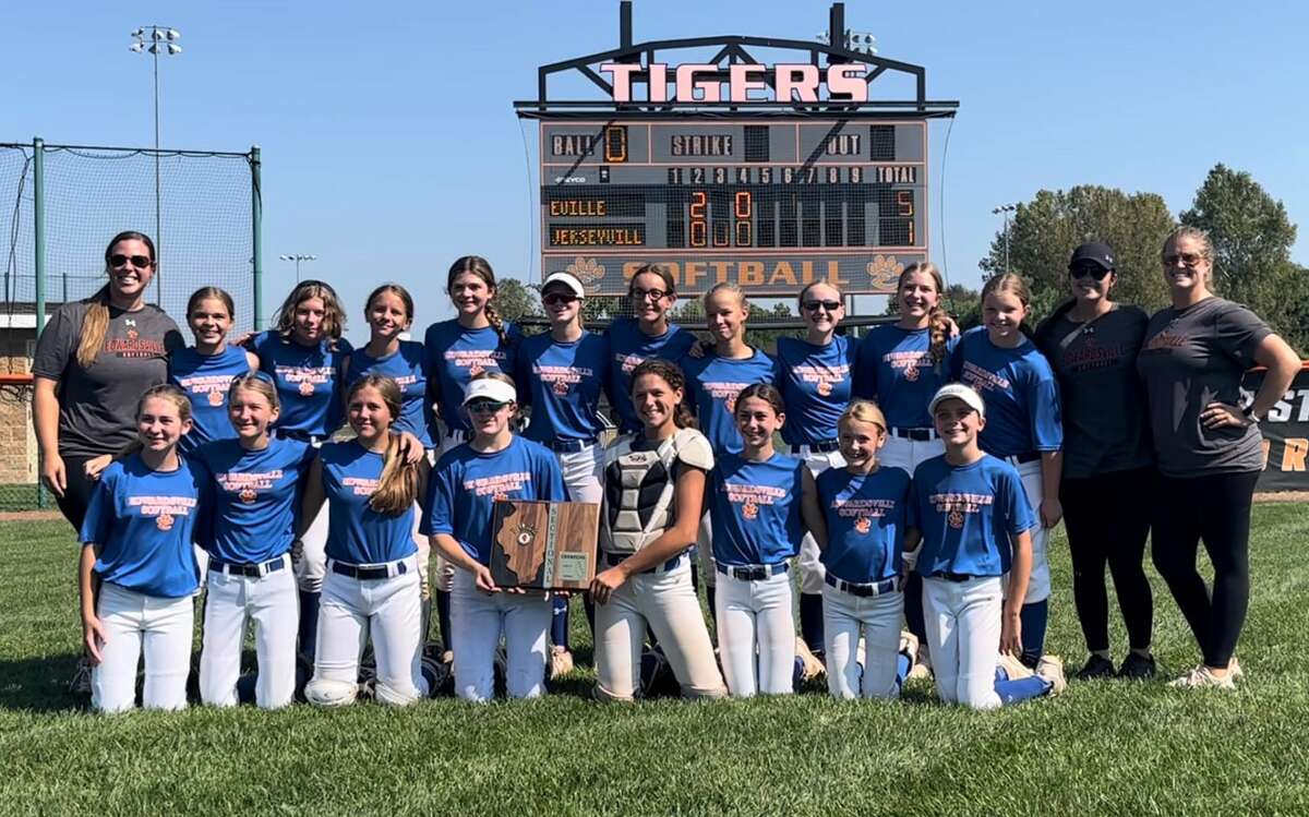 Edwardsville softball heading to IESA state tournament