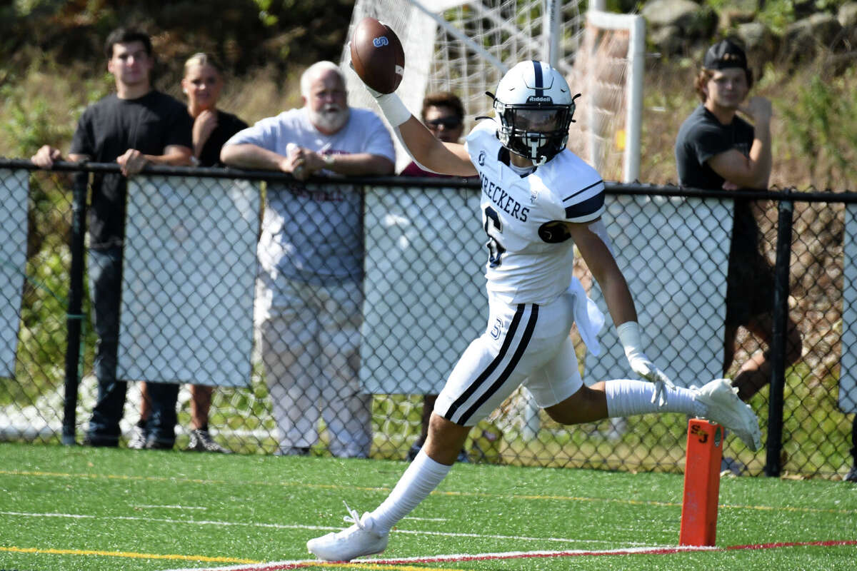 Staples' WR duo respect purpose, history on Veterans Day