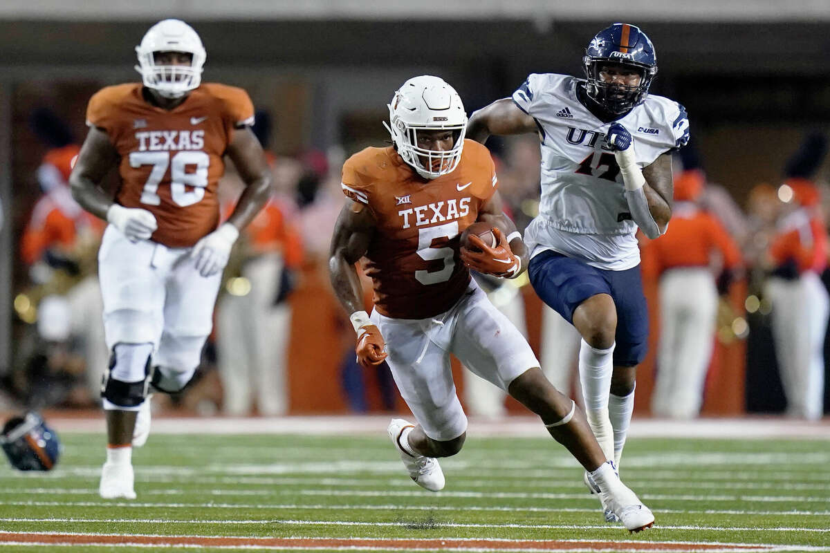 No. 21 Texas Pulls Away From UTSA After Tight First Half