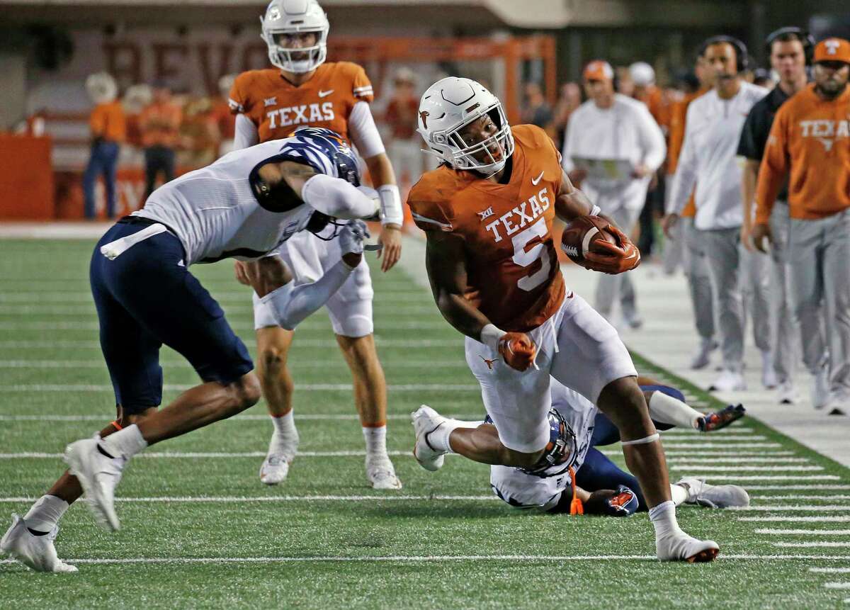 Texas running back Bijan Robinson (5) breaks loose against UTSA on Saturday, Sept. 17, 2022 at Darrell K Royal Memorial Stadium. Texas defeated UTSA 41-20