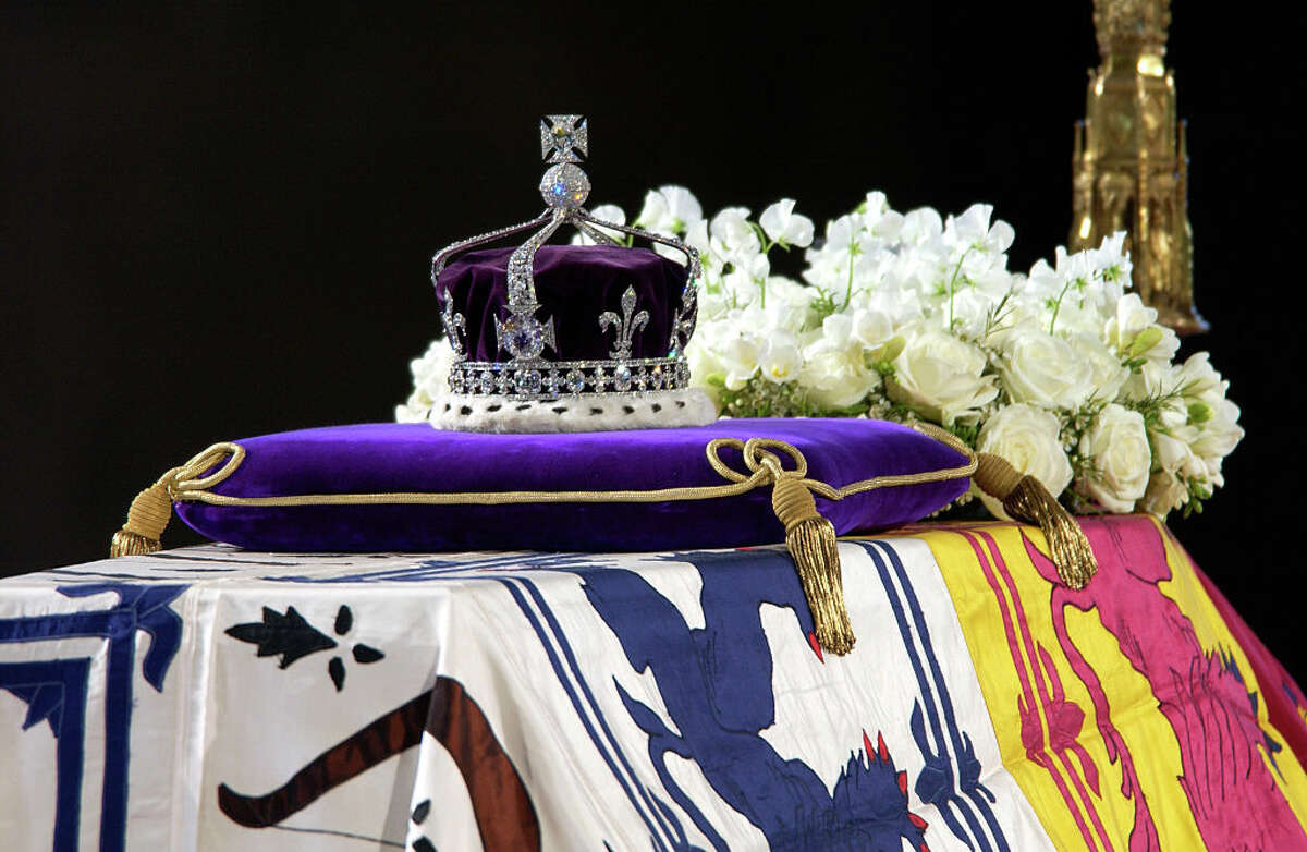 A close-up of the Queen Mother's coffin, the wreath of white flowers and the Queen Mother's coronation crown with the priceless Koh-I-Noor diamond. (Photo by Â© Pool Photograph/Corbis/Corbis via Getty Images)